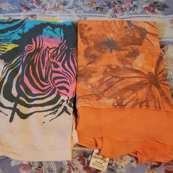 Lots of 8 pieces womens graphic t.shirts small - Picture 3 of 7